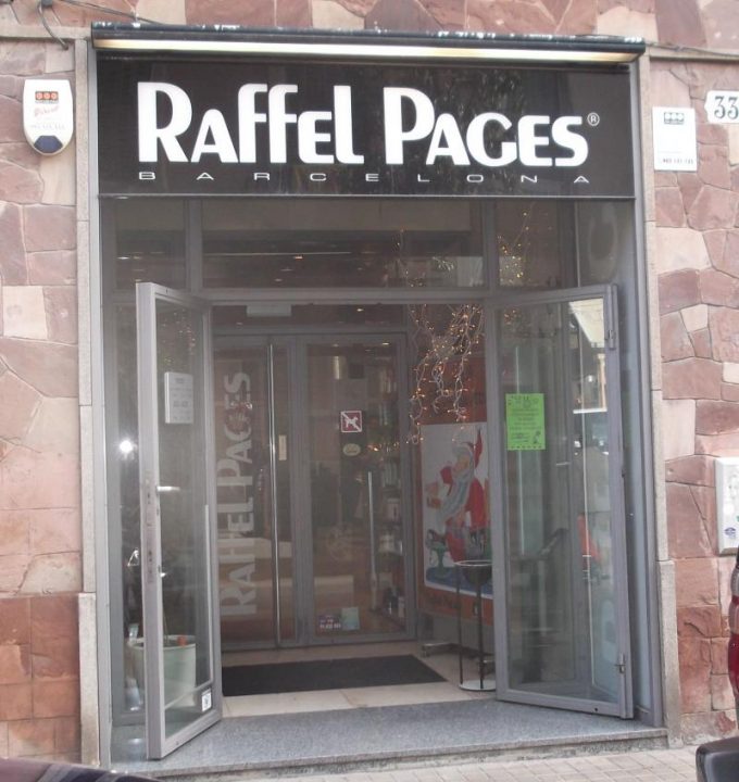 Raffel Pages Peluquerías L'Hospitalet. Apasionados de la imagen.